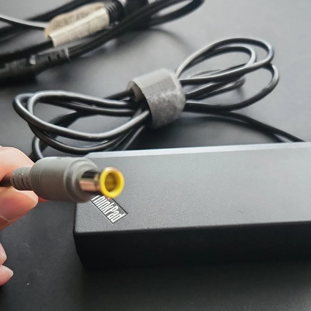 Original Lenovo AC Adapter (92P1109 90W Barrel Tip)